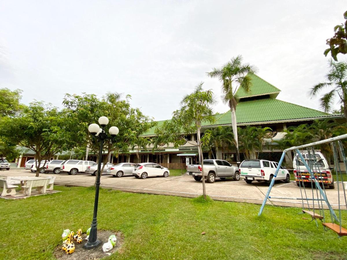 Phuphan Park Hotel Szakonnakhon Kültér fotó
